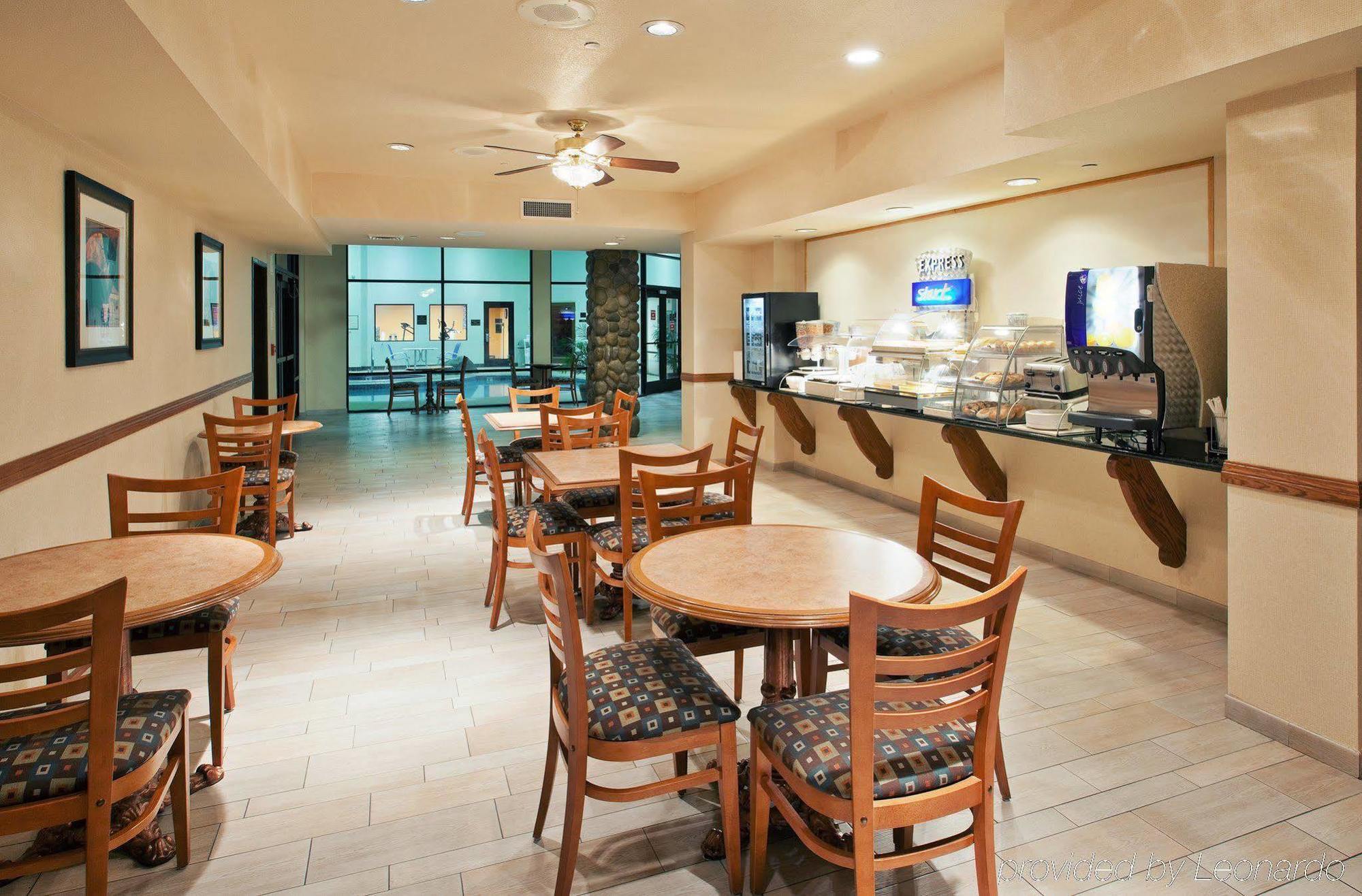 Holiday Inn Express Fallon By Ihg Ресторант снимка